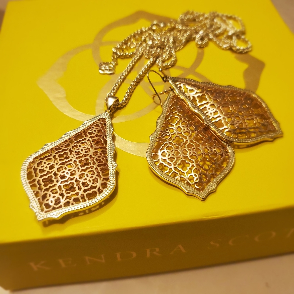 Kendra Scott set in Filigree gold and rose gold.
